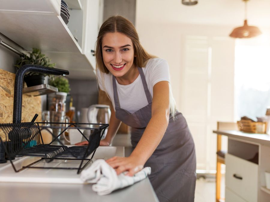 Jak skutecznie czyścić i pielęgnować sprzęt kuchenny?